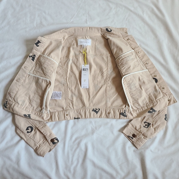 ❤️NWT BCBGeneration Nude/Blush/Black Scattered Alphabet Denim Jean Jacket, S - Picture 4 of 14